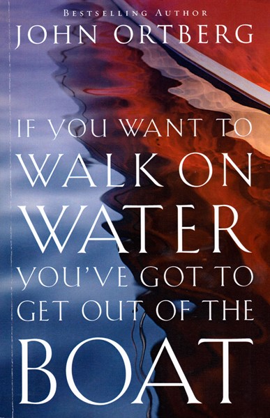 If you want to walk on water, you've got to get out of the boat (Brossura)